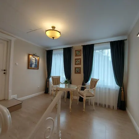 Conacul Poetilor Guest house *