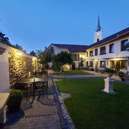 Conacul Poetilor Guest house Gura Raului