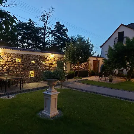 Conacul Poetilor Guest house Gura Raului