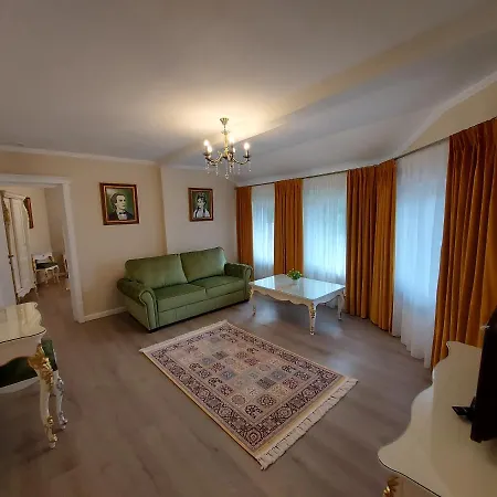 Conacul Poetilor Guest house *
